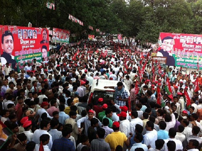 akhilesh supporters stopped shivpal convoy