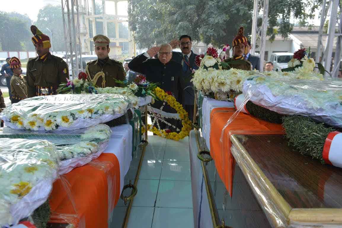 governor ram naik pays homage to gurez martyrs