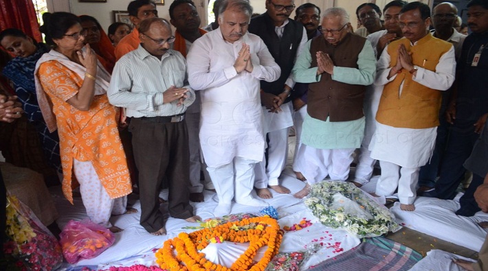 governor ram naik paid tribute to rajendra nath srivastava alias bhaiyya ji