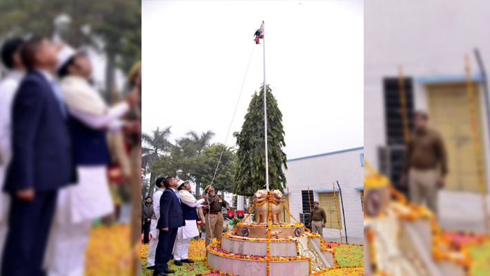 happy republic day: Tricolor hoisted in bijnor at 26th jan