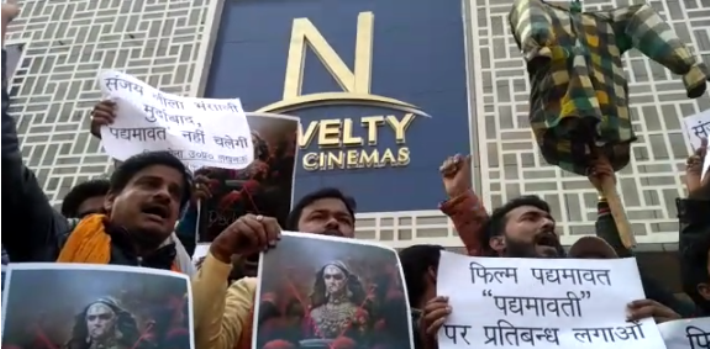 padmaavat controversy protesters in lucknow novelty cinema hall