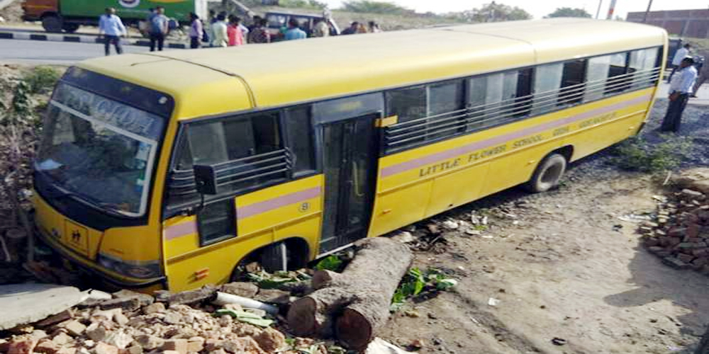 Gorakhpur: major School bus accident Hits by DCM no causality