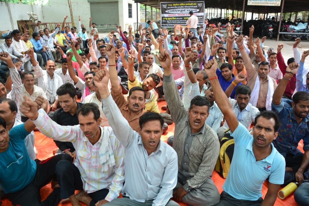 uttar pradesh roadways contractors protest for demand
