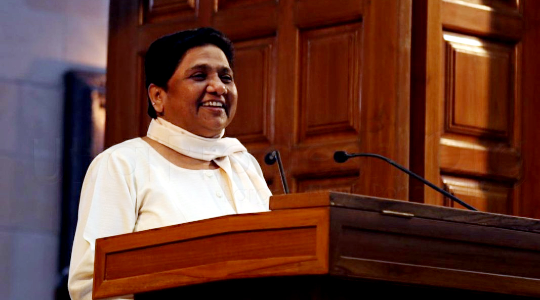Mayawati prompts to vacate old house attacks on BJP