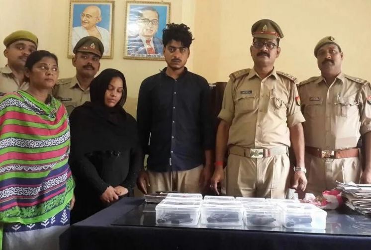Two smugglers including women arrested 8 pistols recovered