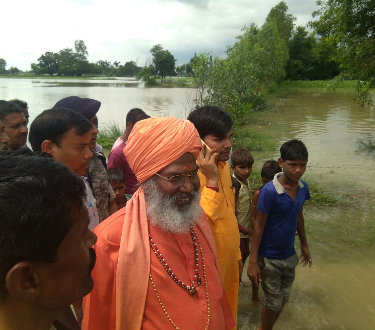 Dr Sakshi Maharaj visited several flood affected villages