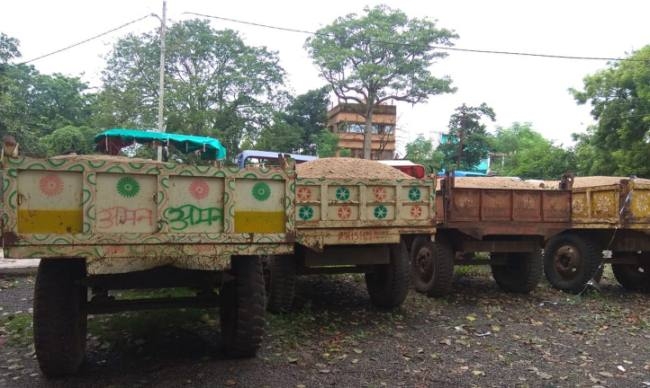 mining department raids 1 JCB and 3 tractors seized