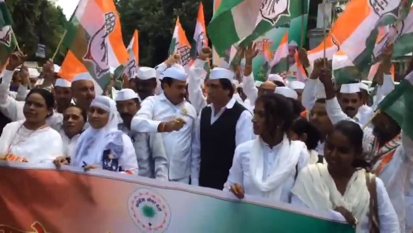 लखनऊ : राफेल सौदे के विरोध में कांग्रेस सेवा दल ने निकाली पदयात्रा यात्रा