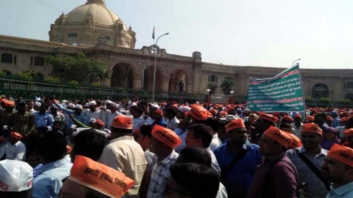 Employees Demanding Old Pension Restoration Protest at Vidhan Sabha Lucknow