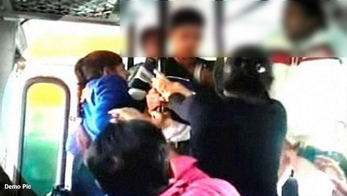 Female Cop Tampered in roadway bus to oppose Obscene Song