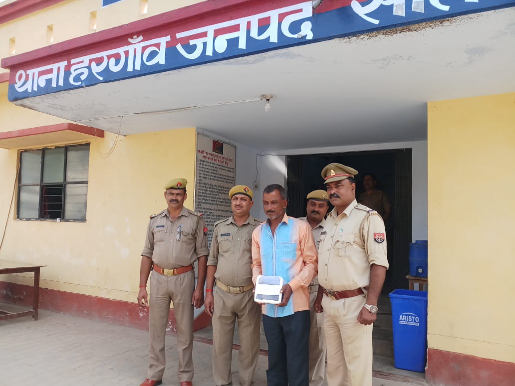 sharp criminal arrested by seetapur police with three pistal and magazine