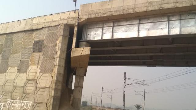 Bridge cracked at a cost of 60 crores