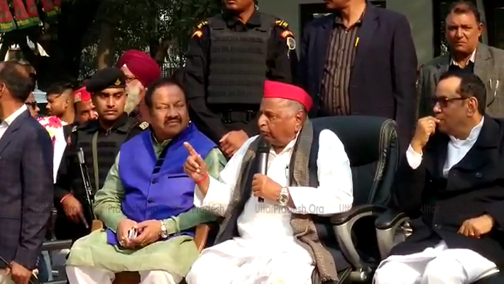 Mulayam Singh Yadav Meets SP Party Workers on New Year