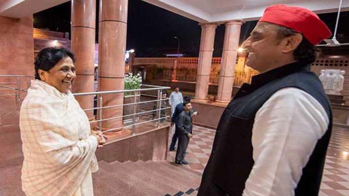 Akhilesh Yadav Meets Mayawati in Lucknow For 'Maha Parivartan'