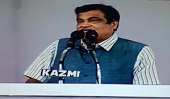 Modi government did not get help from previous government:Nitin Gadkari