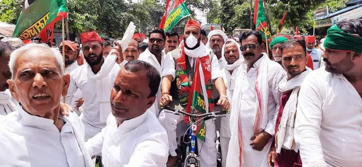 former-minister-omprakash-singh-drives-cycle-2022-assembly-election1