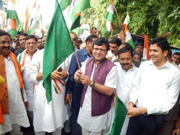 bike-and-foot-tricolor-rally-taken-out-in-hardoi