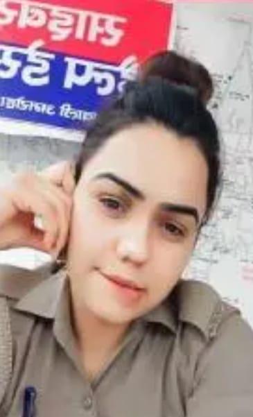 amroha-action-taken-against-female-constable-who-made-reels-in-uniform