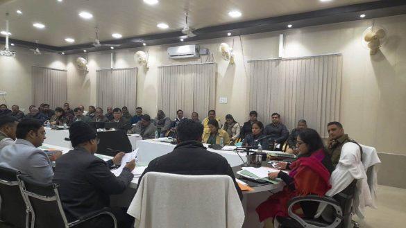 district-magistrate-apoorva-dubey-held-a-review-meeting