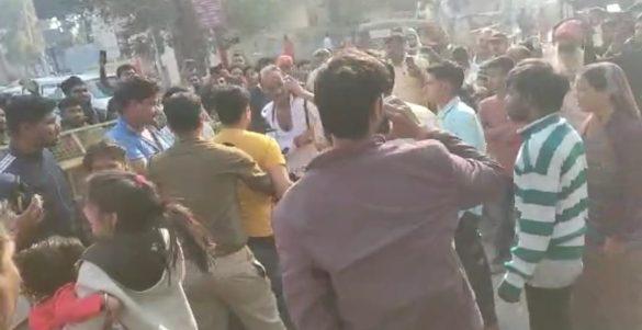 mathura-traffic-constable-was-assaulted-video-went-viral