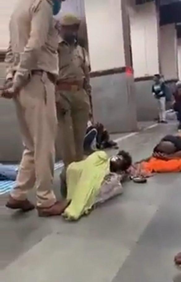 mathura-grp-policeman-crushed-sleeping-laborer-at-railway-station